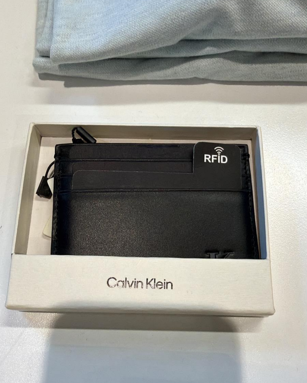 Calvin Klein Smooth Leather RFID Blocking Card Holder - image 4