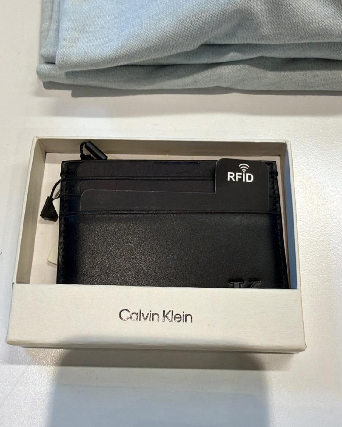 Calvin Klein Smooth Leather RFID Blocking Card Holder - image 4